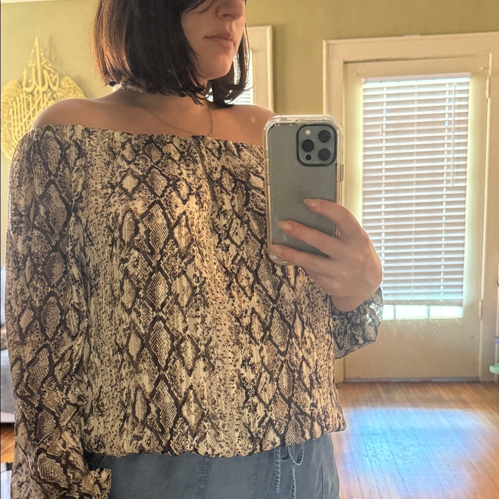 DO+BE Snake Print Off-Shoulder Blouse - Brown